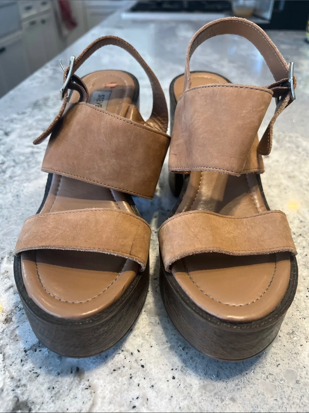 Steve Madden Rylee Camel Faux Leather Platform Sandals Size 7 EUC